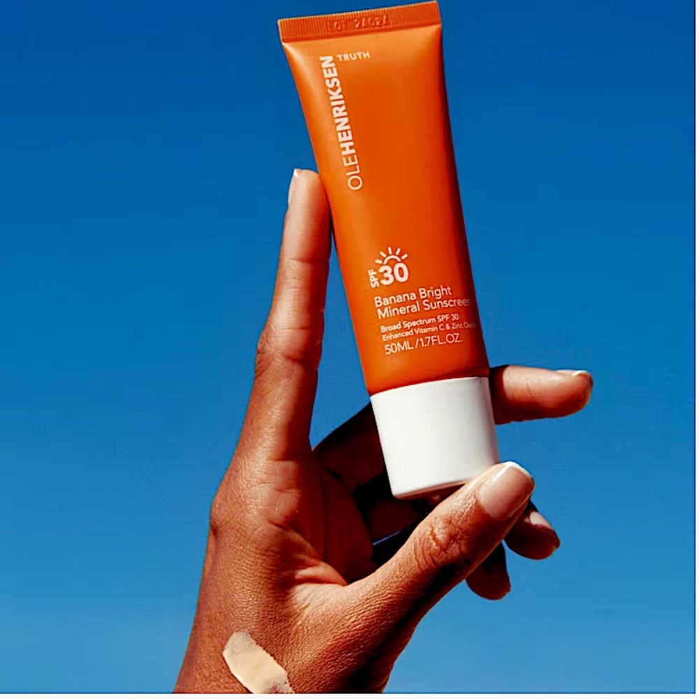 OLEHENRIKSEN Banana Bright Mineral
Face Sunscreen Lotion SPF 30, Vitamin C, 50ML